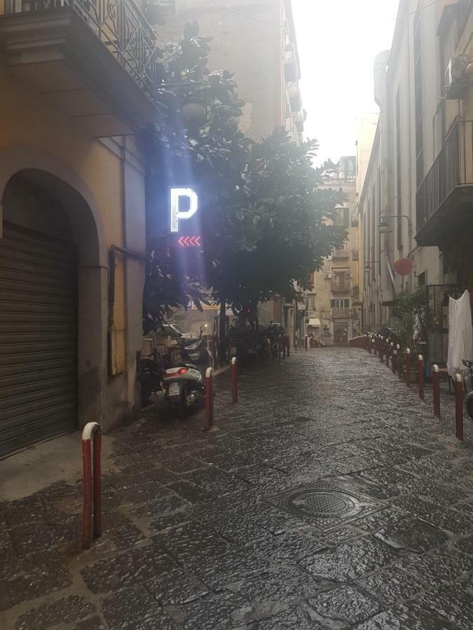 Gradoni Di Chiaia Twenty Three Bed & Breakfast Naples Exterior photo