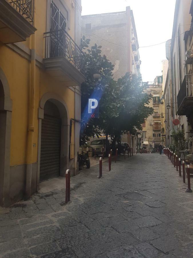 Gradoni Di Chiaia Twenty Three Bed & Breakfast Naples Exterior photo